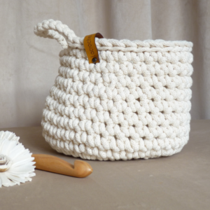 panier fait mains en crochet