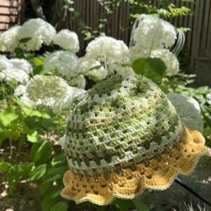 BOB TRICOLORE AU CROCHET