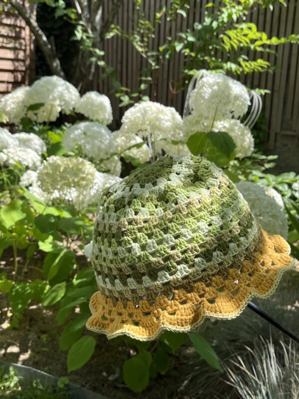 BOB TRICOLORE AU CROCHET